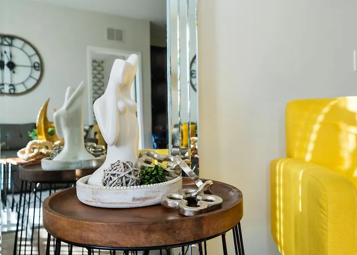 Urban 2Br2Ba Gem-Near Airport