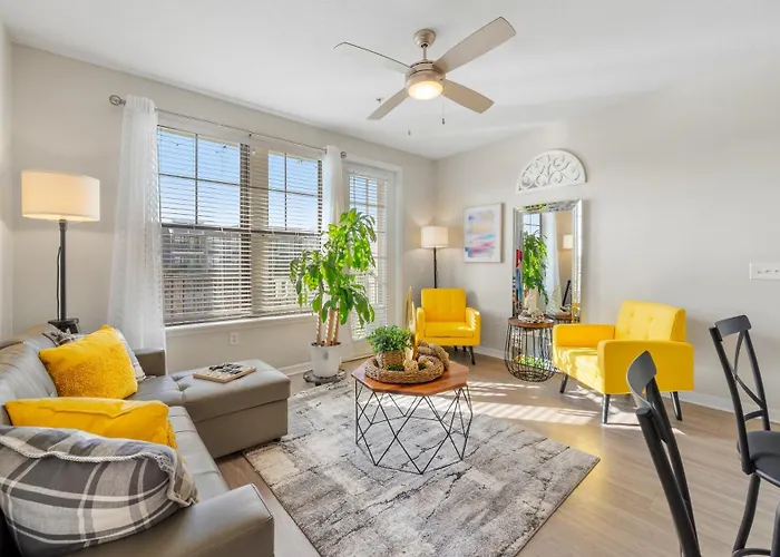Urban 2Br2Ba Gem-Near Airport
