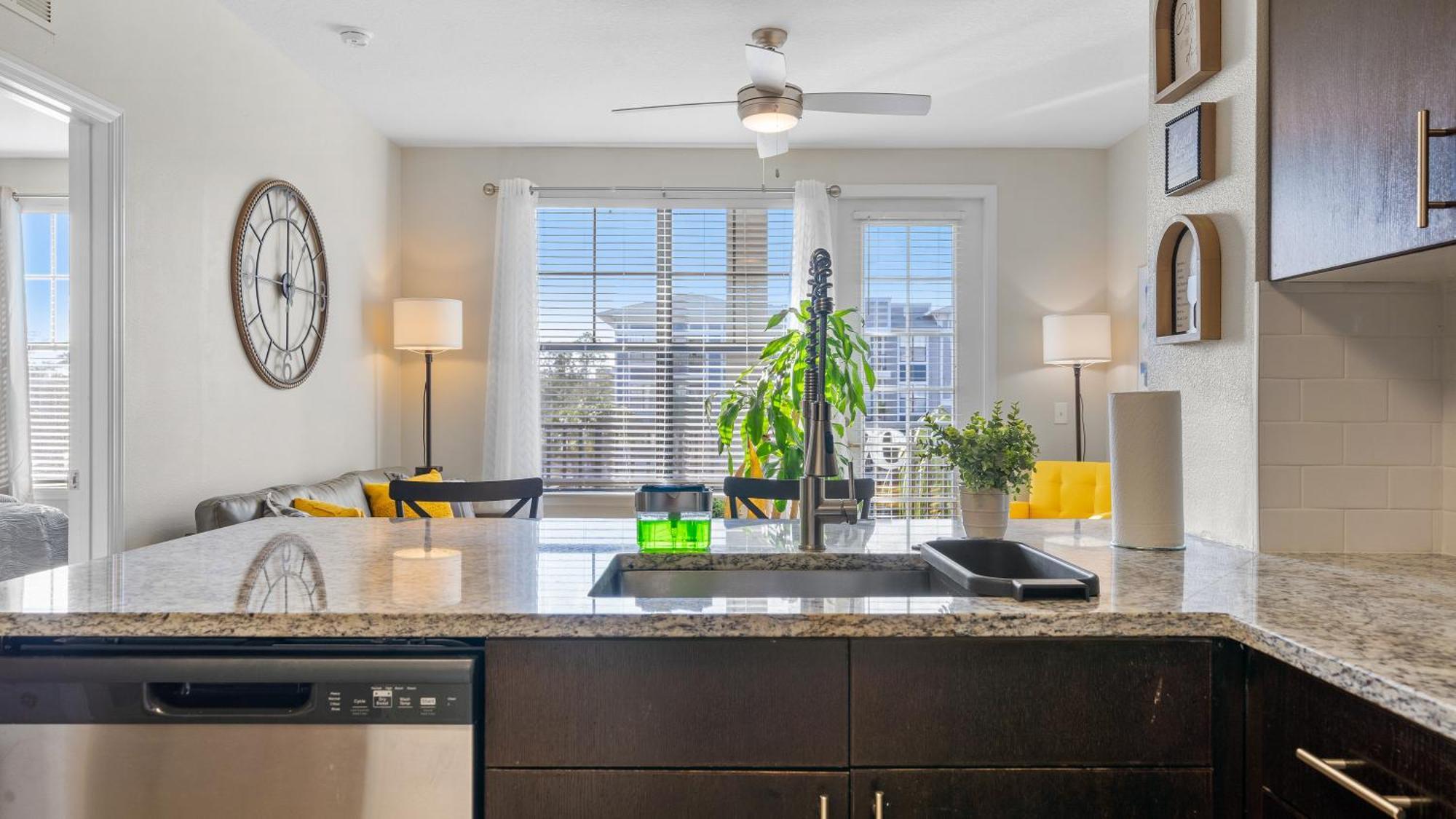 Urban 2br2ba Gem-near Airport