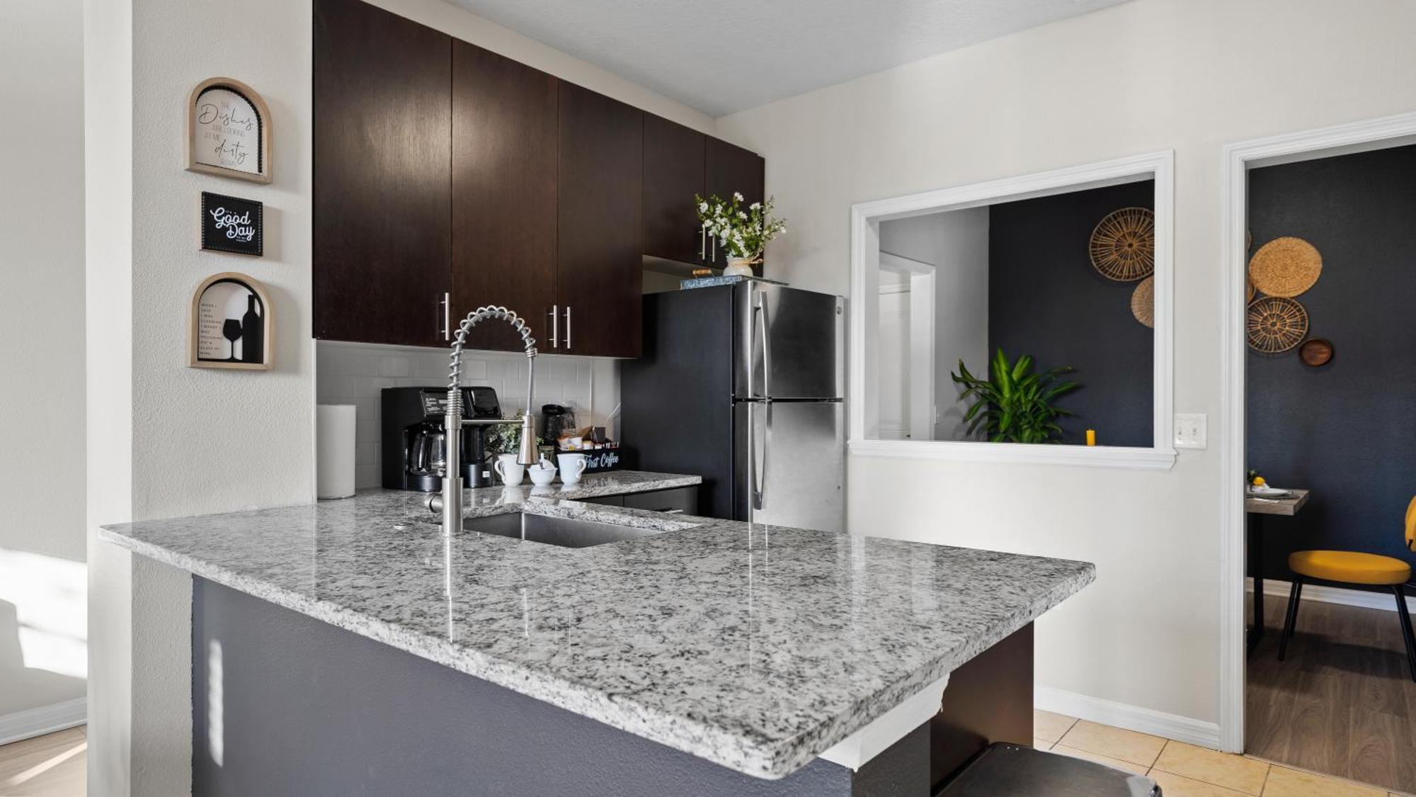Apartment Urban 2br2ba Gem-near Airport Tampa