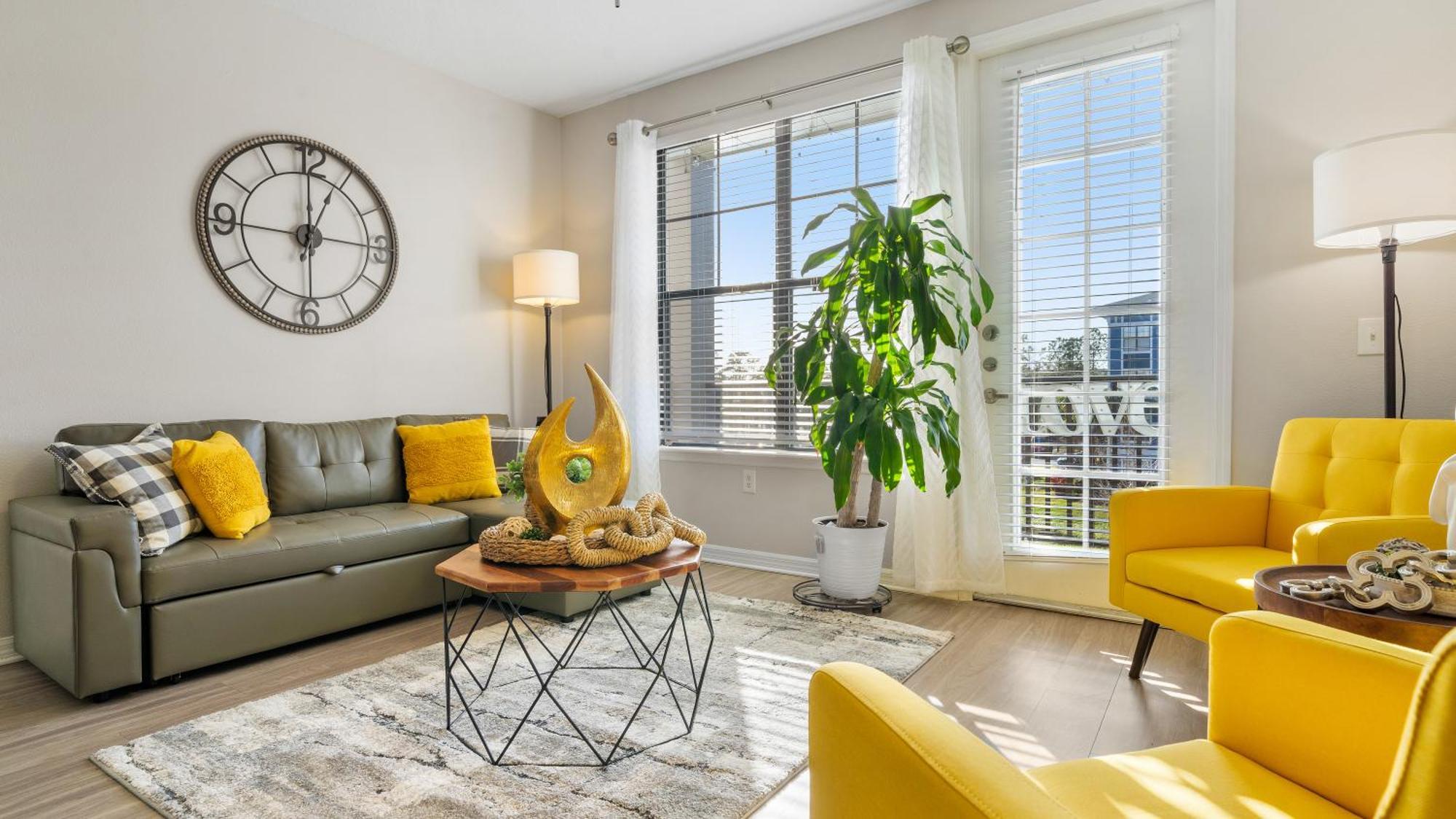Urban 2br2ba Gem-near Airport Apartment *