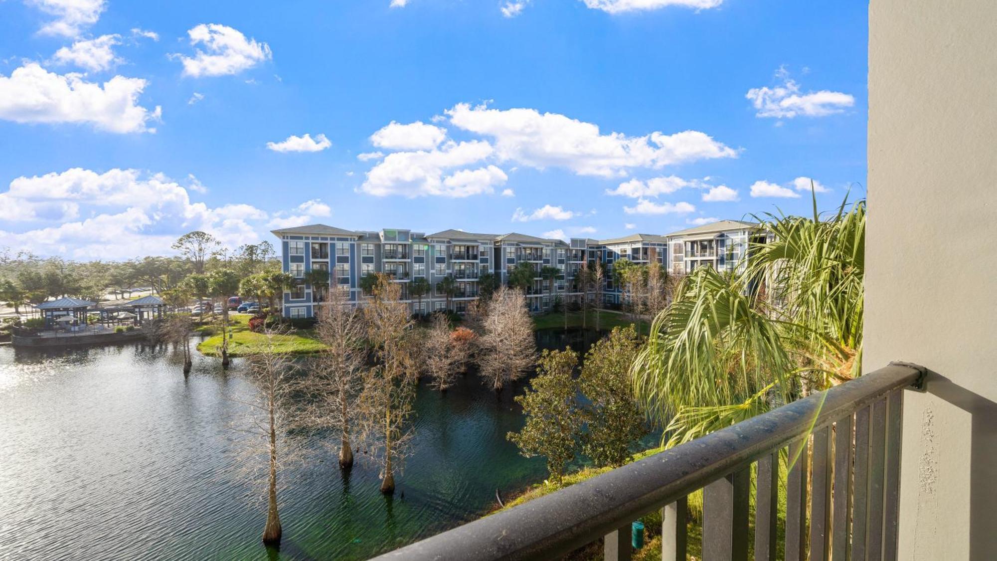 Urban 2br2ba Gem-near Airport Apartment