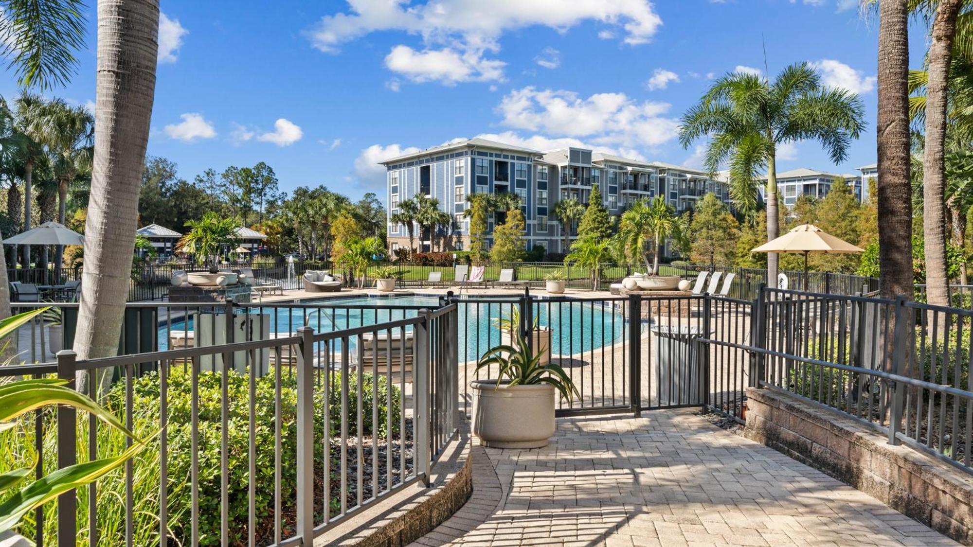 Urban 2br2ba Gem-near Airport Apartment