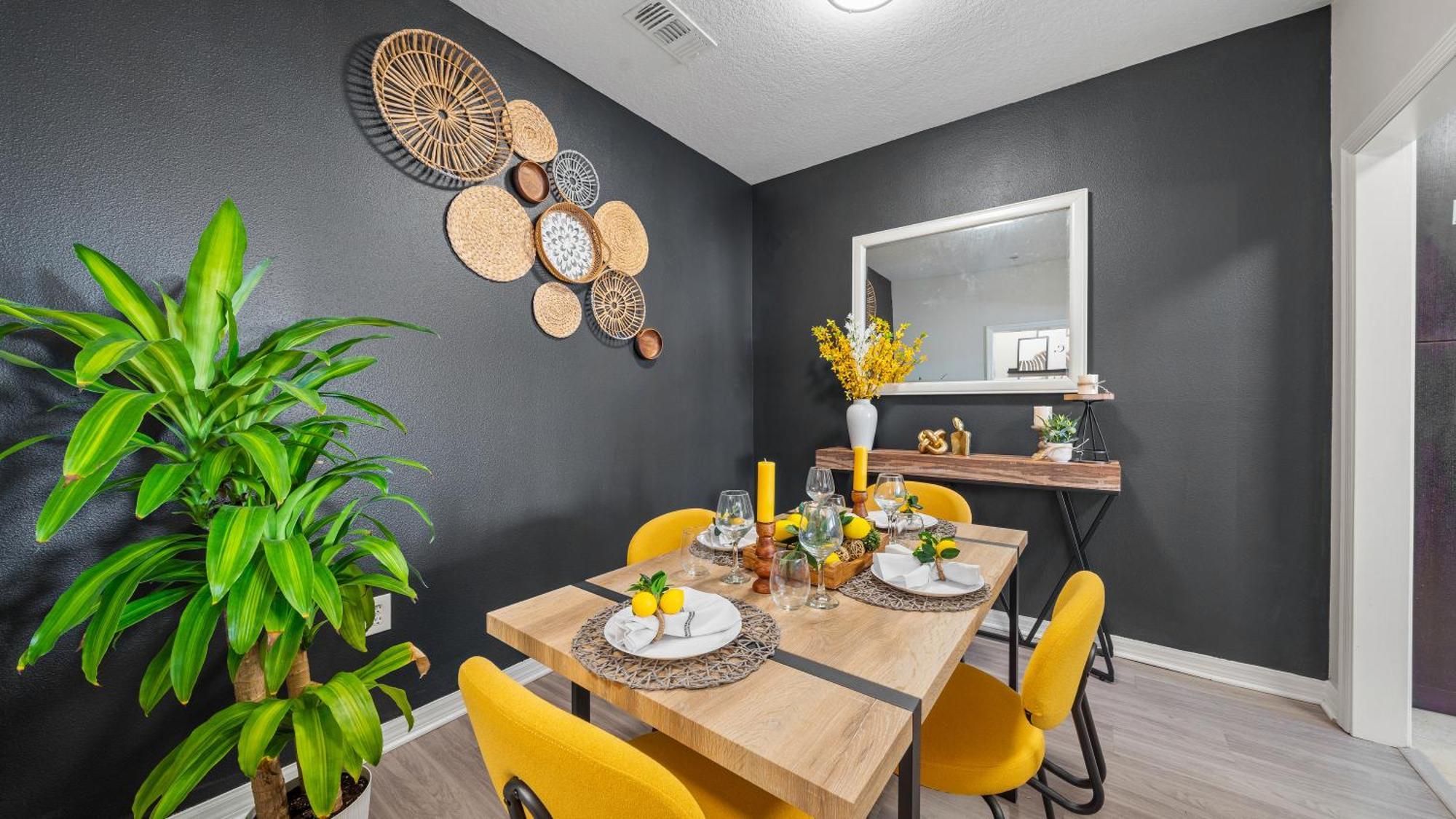 Urban 2br2ba Gem-near Airport Apartment *