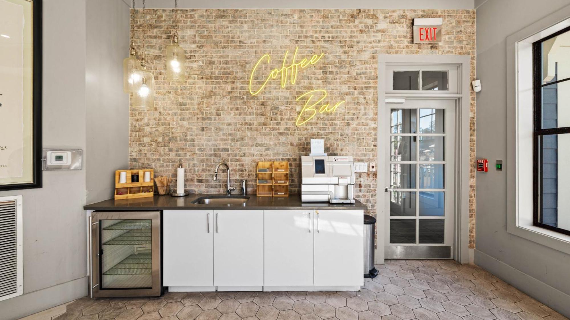 Urban 2br2ba Gem-near Airport Apartment *