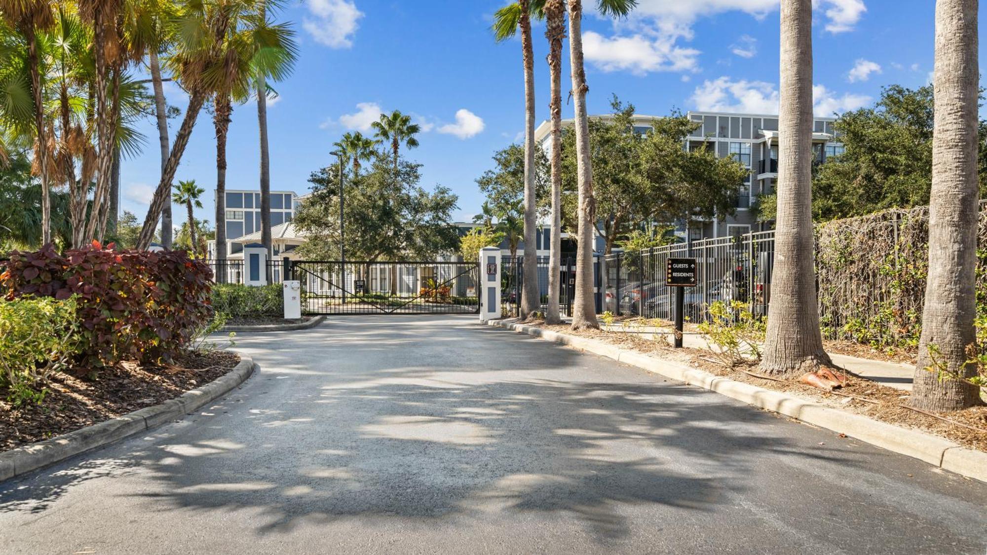 Apartment Urban 2br2ba Gem-near Airport
